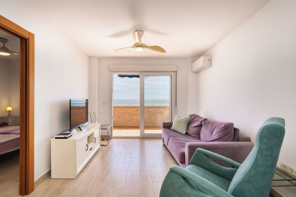 Middle Floor Apartment Los Boliches Málaga - image 3
