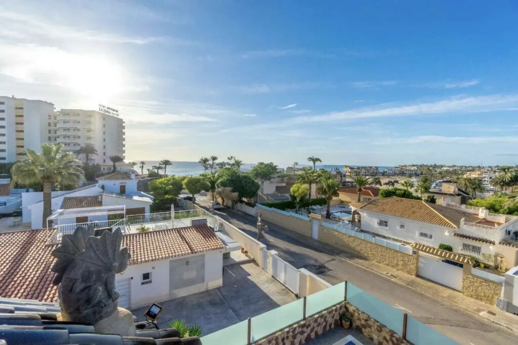 Detached Villa La Zenia Alicante - image 3