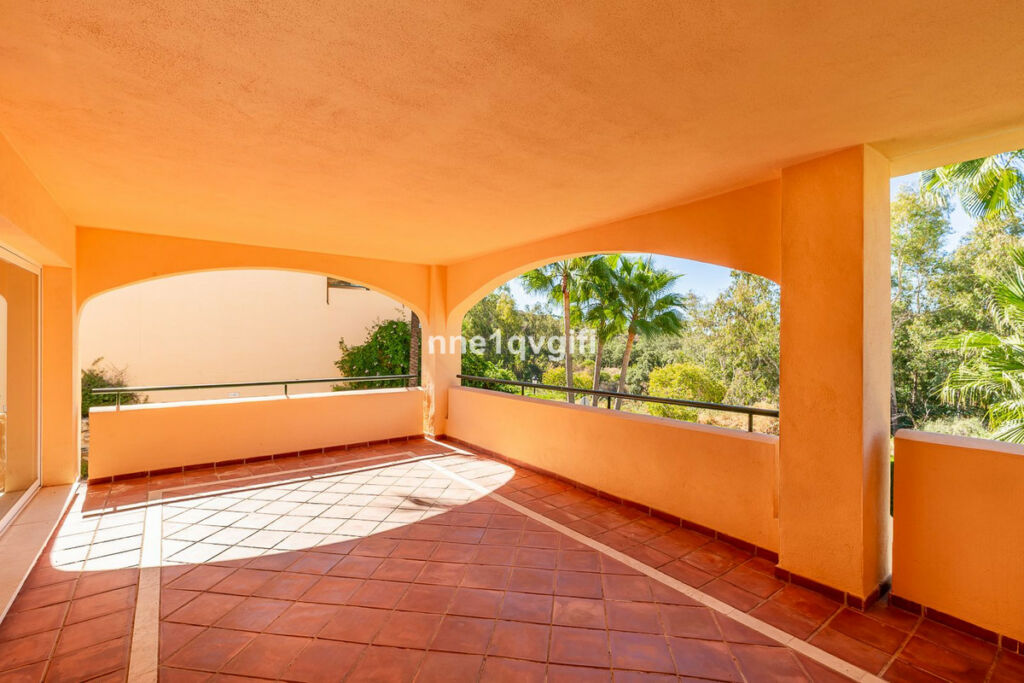 Middle Floor Apartment Elviria Málaga - image 3