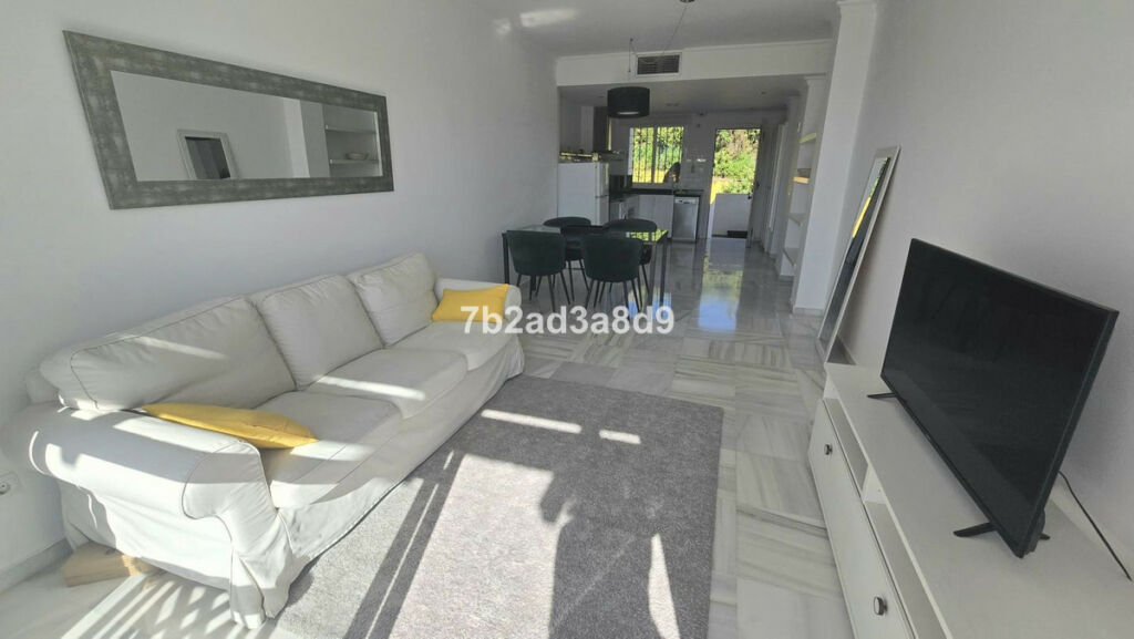 Middle Floor Apartment Nueva Andalucía Málaga - image 3