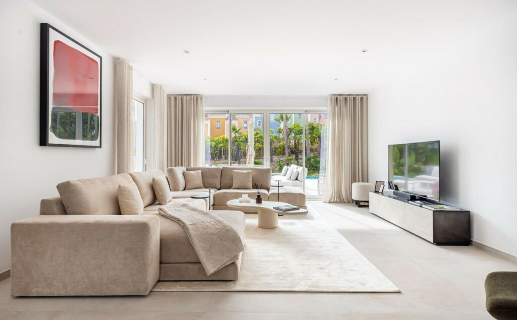Detached Villa Manilva Málaga - image 3