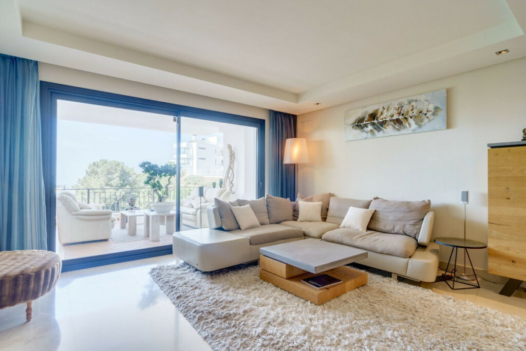 Middle Floor Apartment La Quinta Málaga - image 3