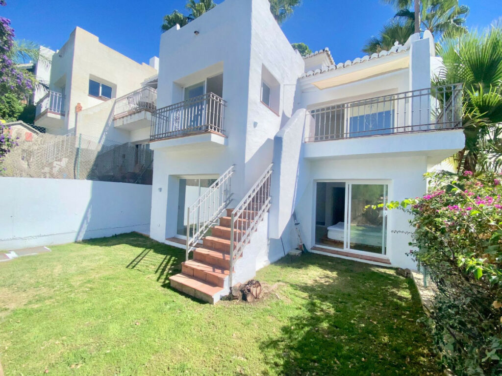 Townhouse Istán Málaga - image 3