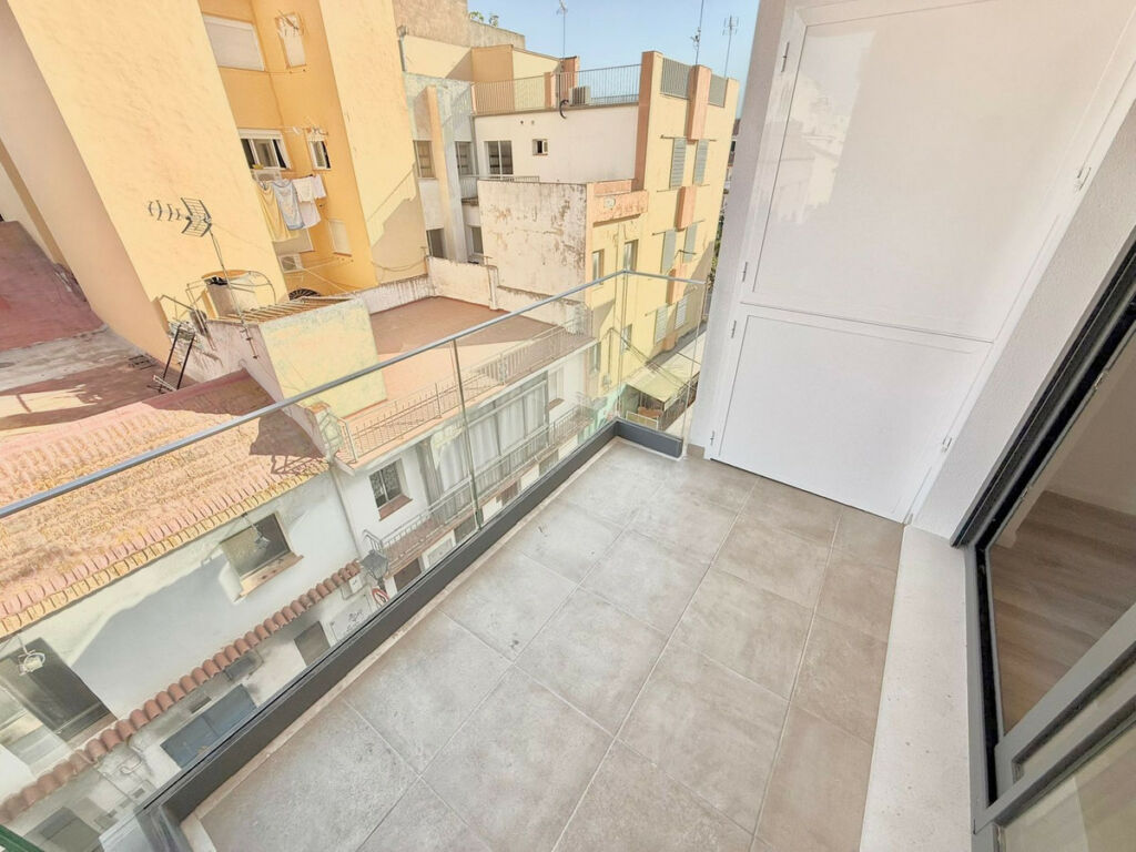 Middle Floor Apartment Fuengirola Málaga - image 3
