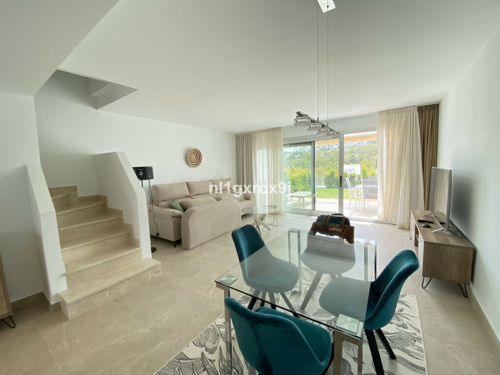 Townhouse Estepona Málaga - image 3