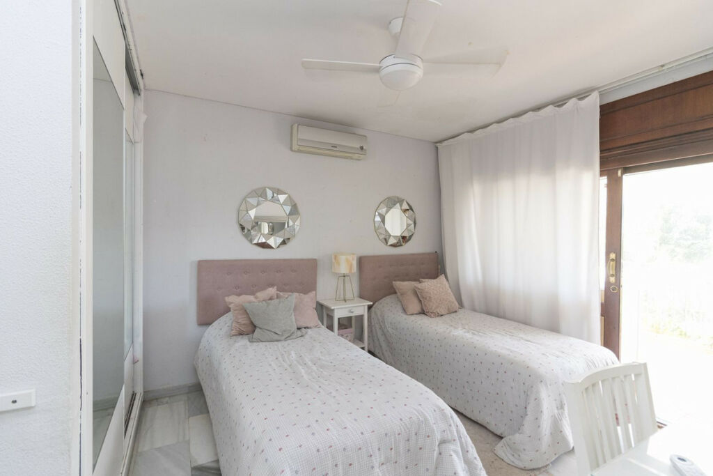 Detached Villa El Rosario Málaga - image 3