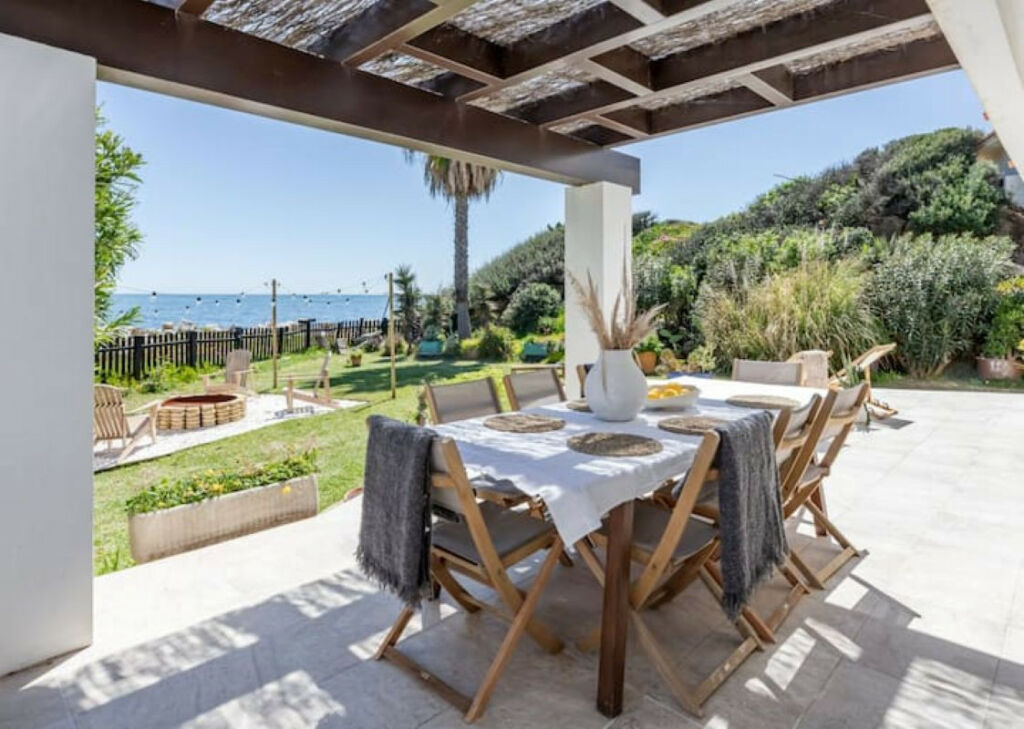 Detached Villa Estepona Málaga - image 3