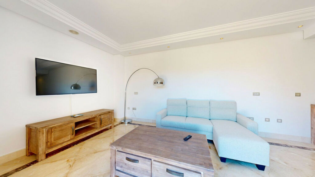 Middle Floor Apartment Estepona Málaga - image 3