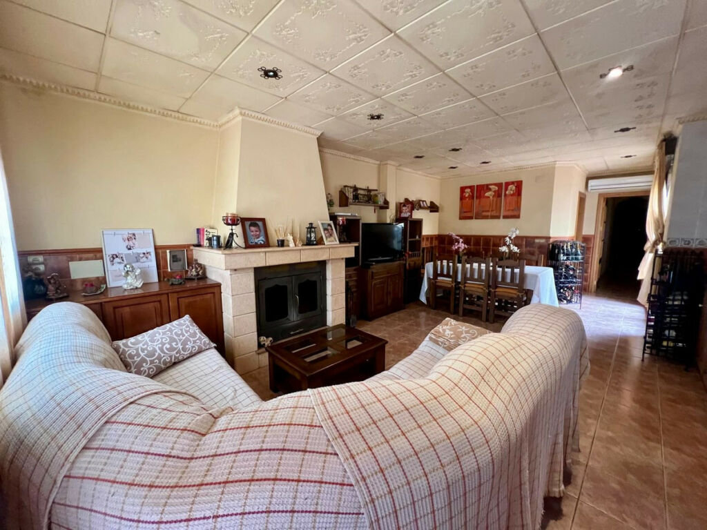 Townhouse Pinoso Alicante - image 3