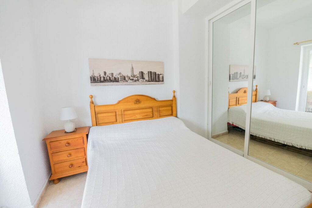 Middle Floor Apartment Calahonda Málaga - image 3