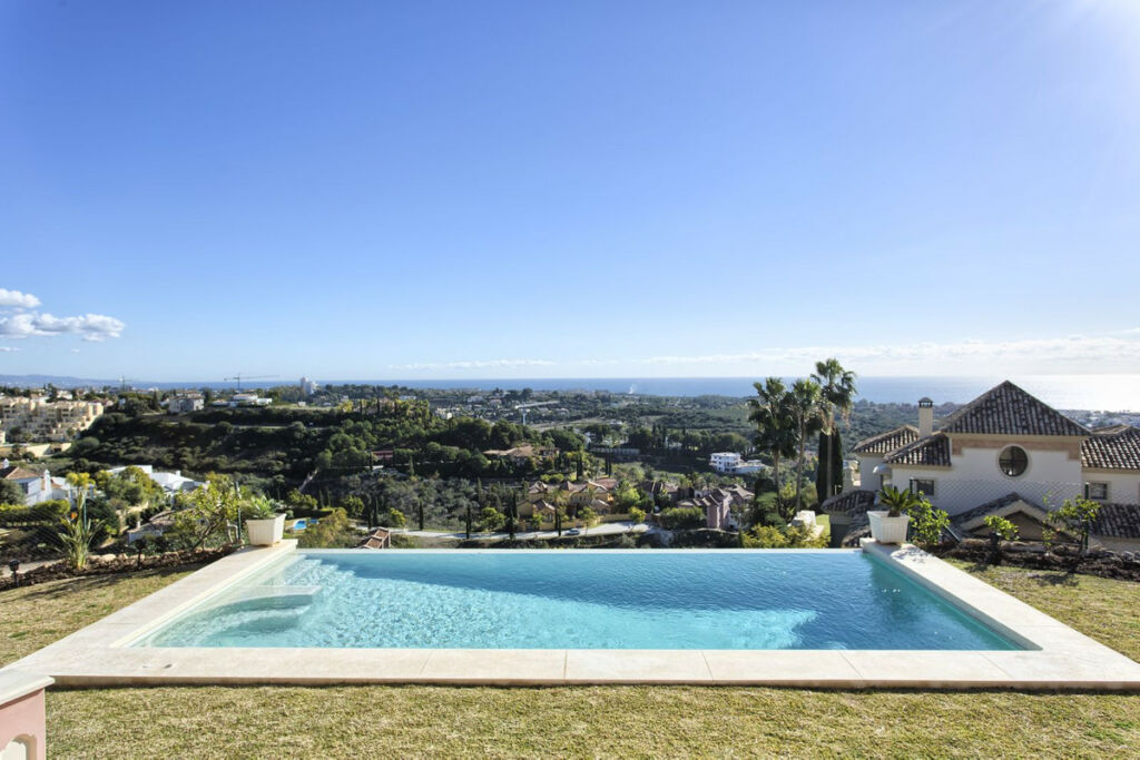 Detached Villa Los Flamingos Málaga - image 3