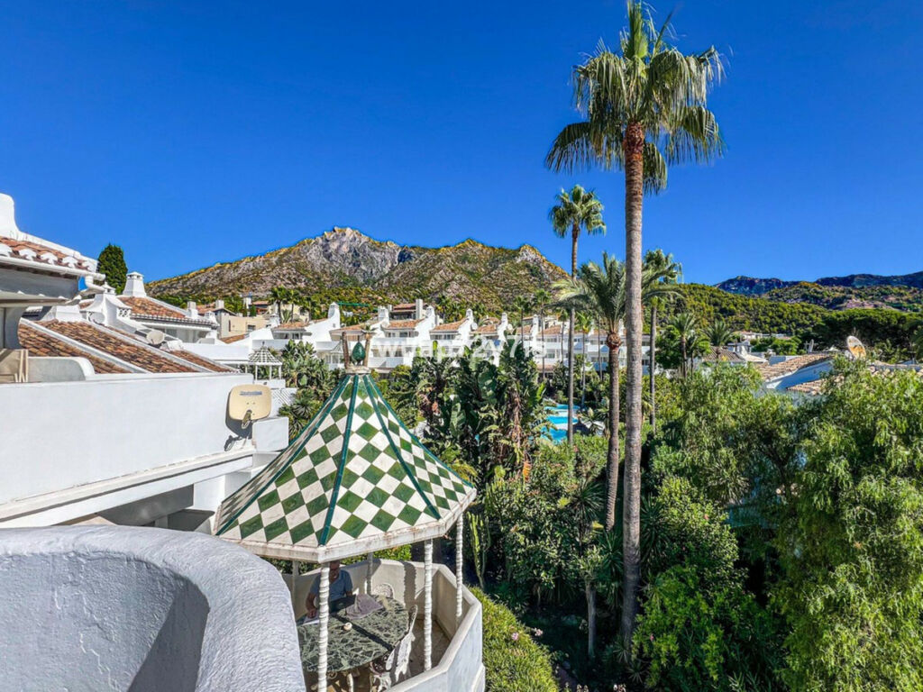 Townhouse Sierra Blanca Málaga - image 9