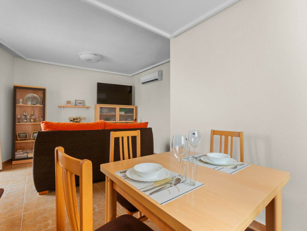 Middle Floor Apartment Torrevieja Alicante - image 3