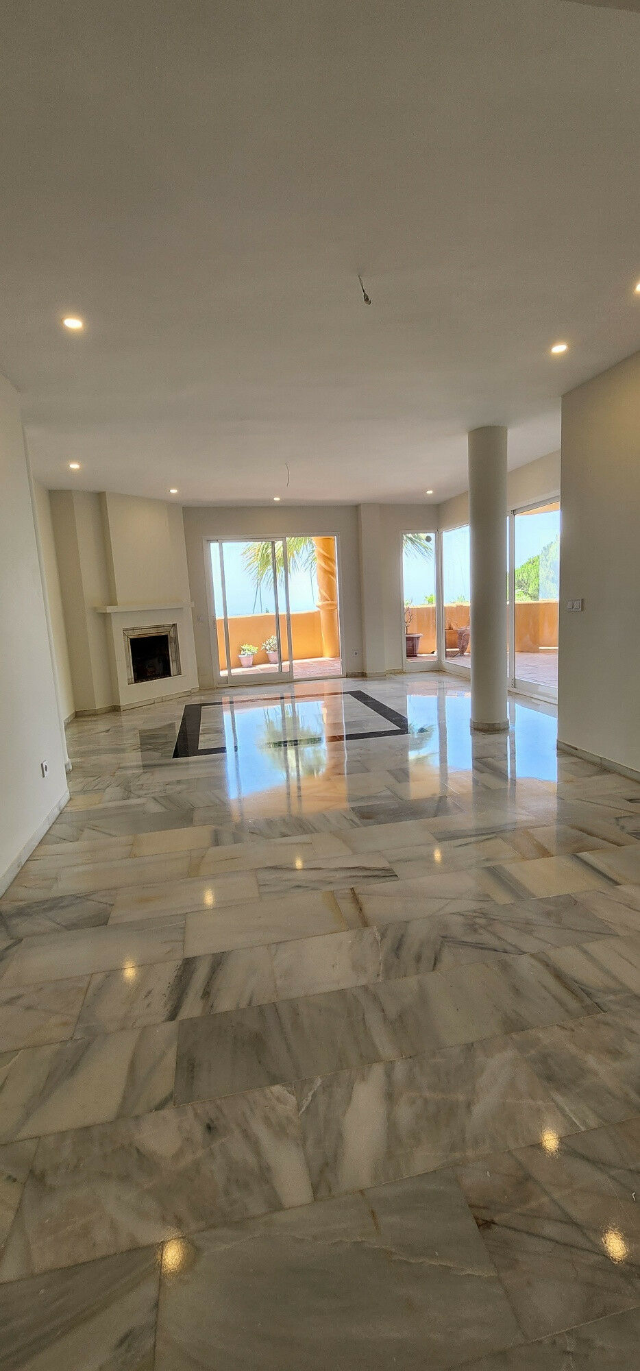 Middle Floor Apartment Calahonda Málaga - image 3