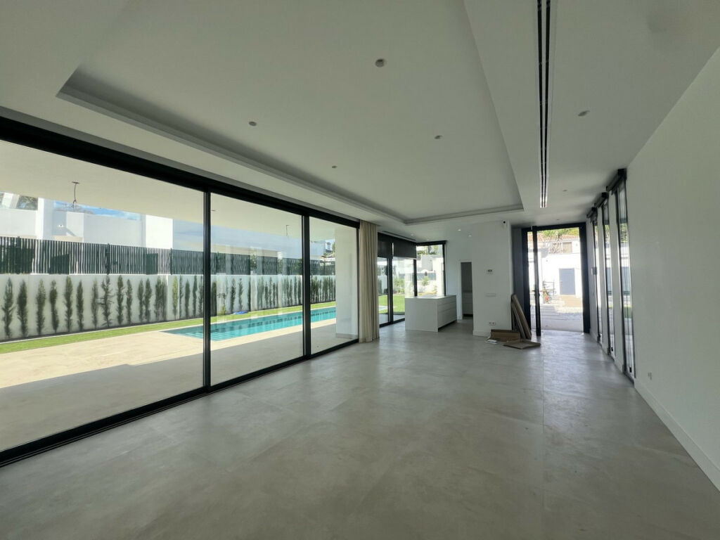 Detached Villa Atalaya Málaga - image 3