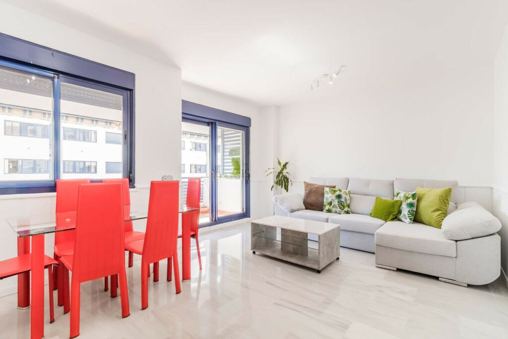 Middle Floor Apartment Estepona Málaga - image 3