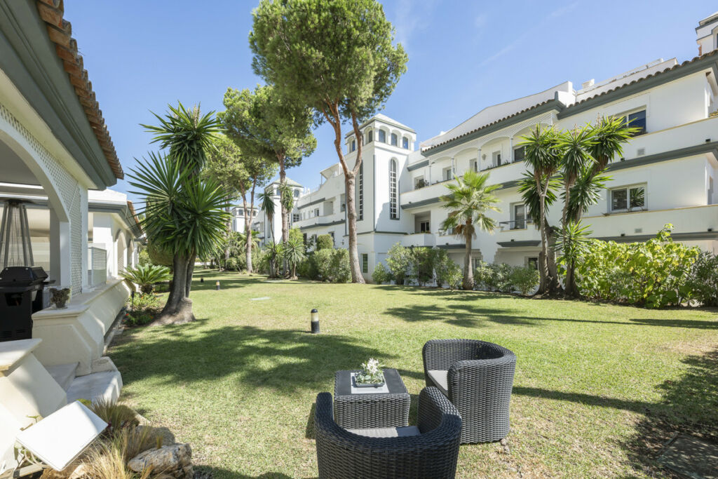 Ground Floor Apartment Estepona Málaga - image 3