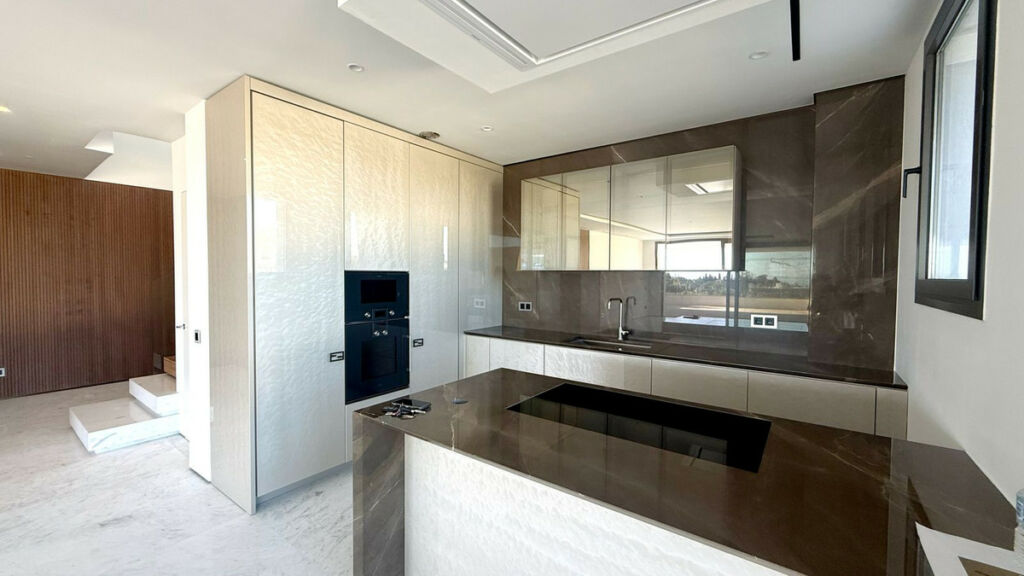 Penthouse Duplex The Golden Mile Málaga - image 3
