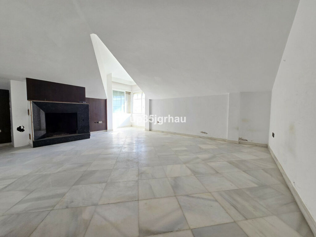 Top Floor Apartment Estepona Málaga - image 3