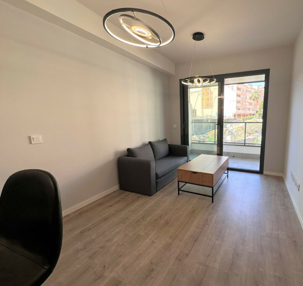 Middle Floor Apartment Las Lagunas Málaga - image 3