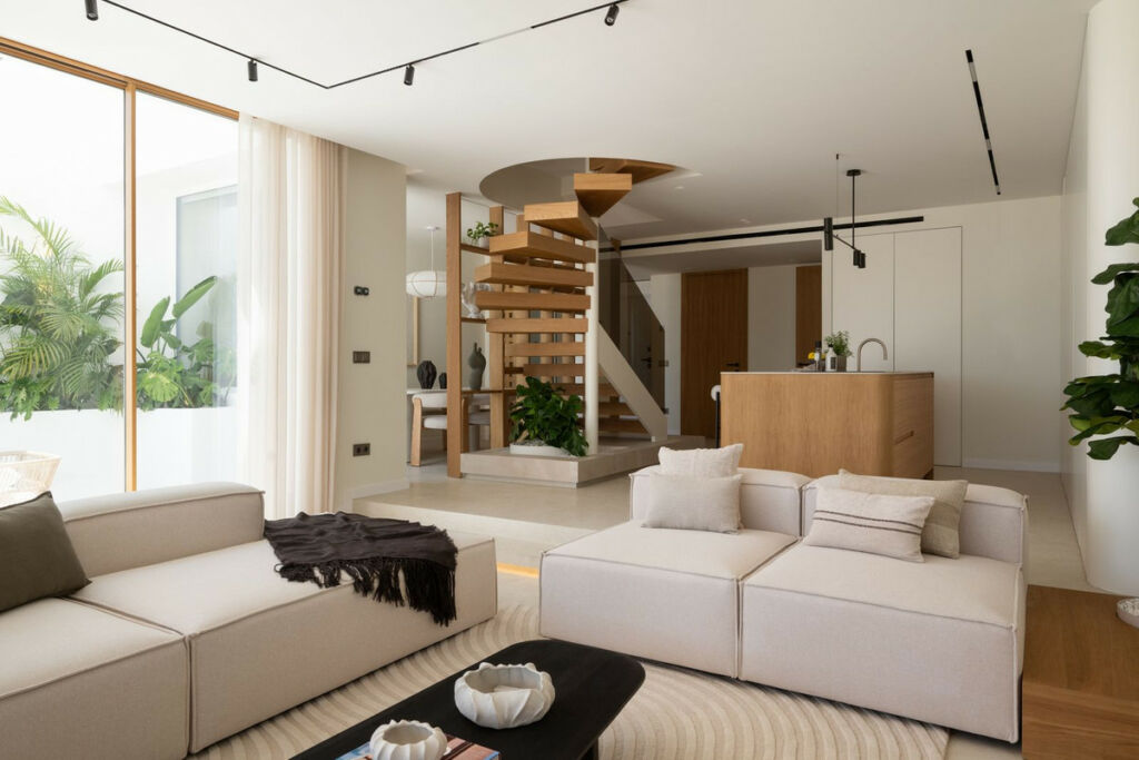Townhouse Nueva Andalucía Málaga - image 3
