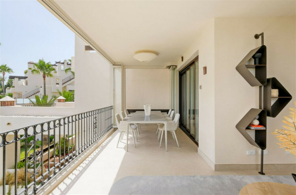 Middle Floor Apartment New Golden Mile Málaga - image 3