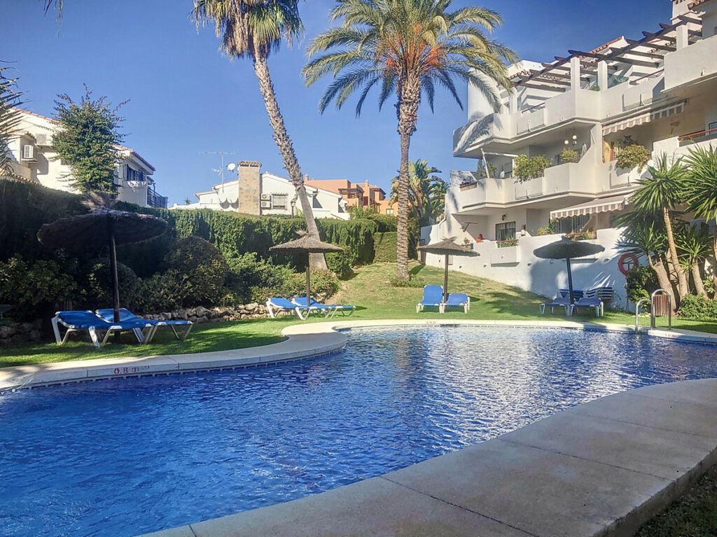 Middle Floor Apartment Bel Air Málaga - image 3