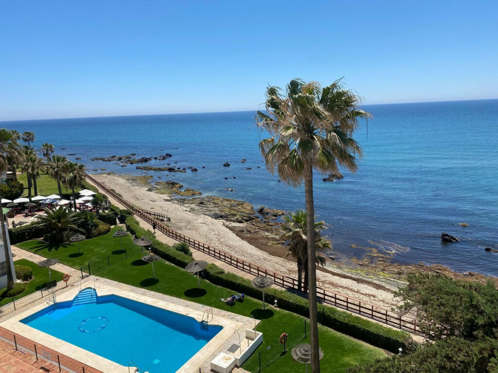 Middle Floor Apartment Riviera del Sol Málaga - image 3