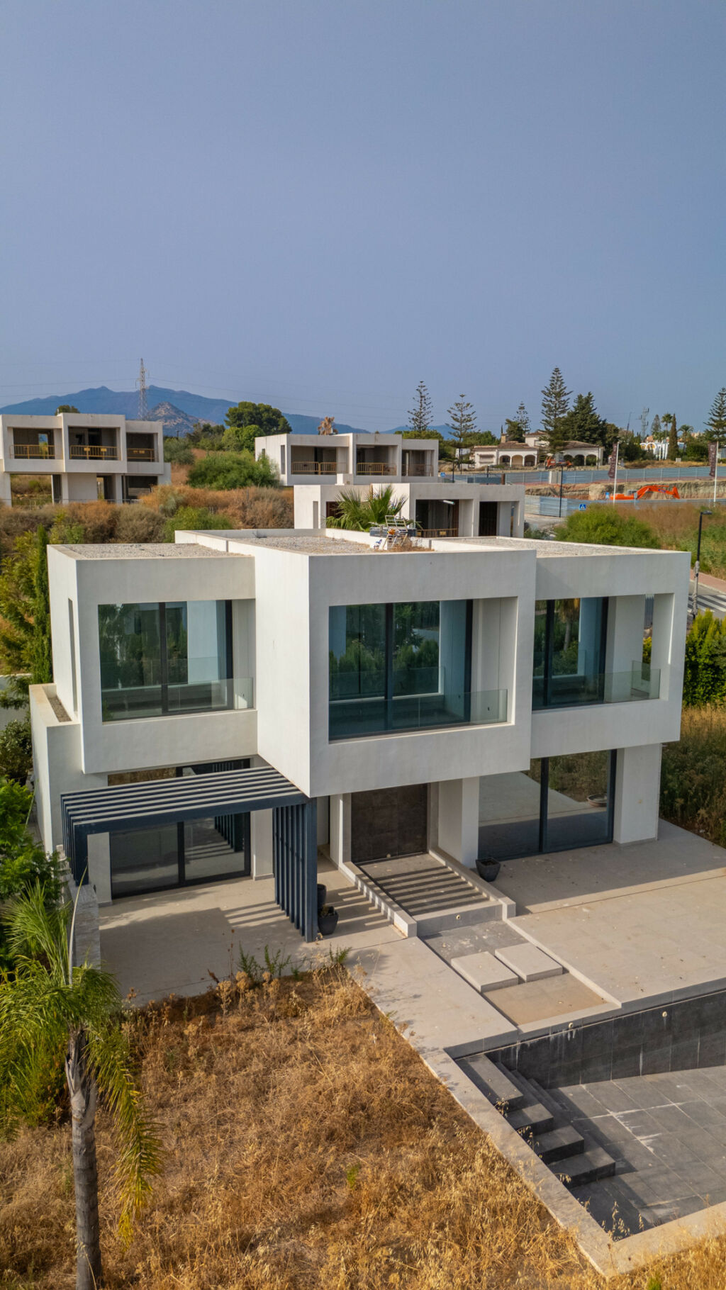 Detached Villa New Golden Mile Málaga - image 3