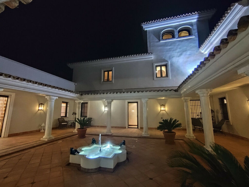 Detached Villa San Roque Club Cádiz - image 3