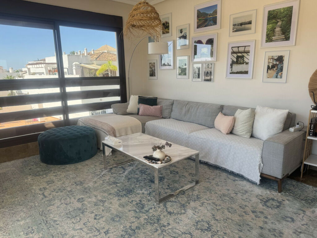 Middle Floor Apartment Selwo Málaga - image 3