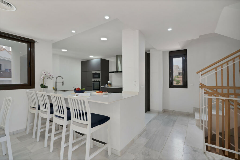 Detached Villa Riviera del Sol Málaga - image 3