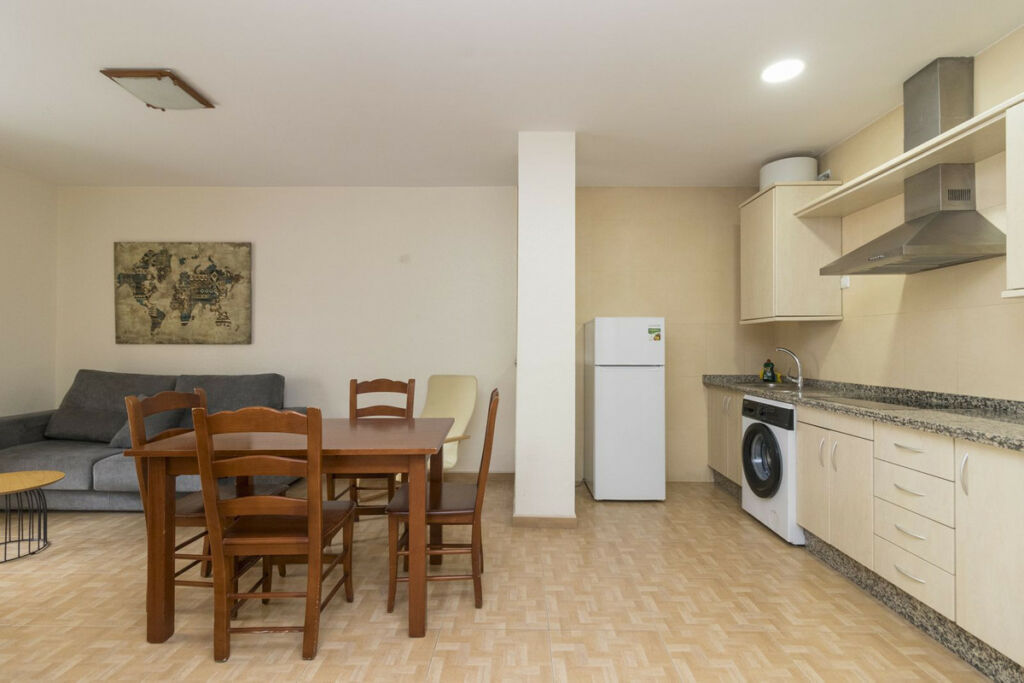 Middle Floor Apartment Fuengirola Málaga - image 3