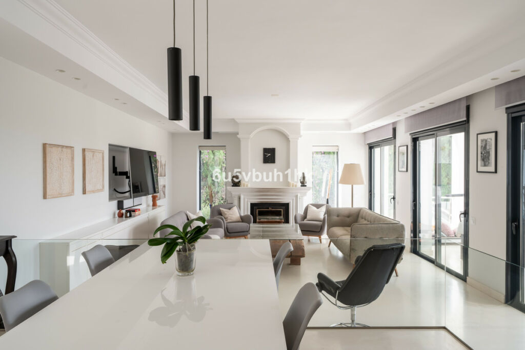 Detached Villa Nueva Andalucía Málaga - image 3