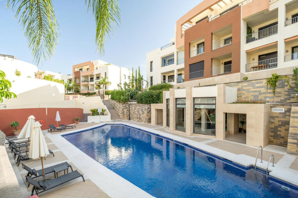 Middle Floor Apartment Altos de los Monteros Málaga - image 3