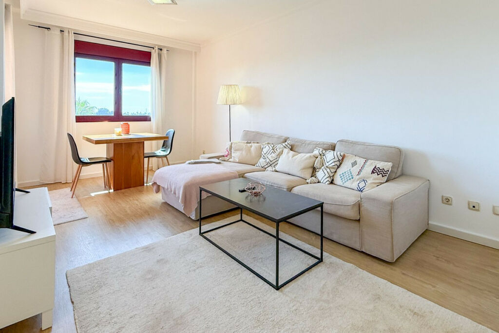 Top Floor Apartment El Paraiso Málaga - image 3