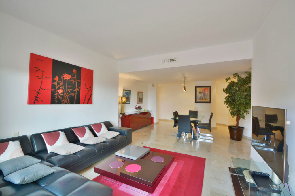 Middle Floor Apartment Elviria Málaga - image 3