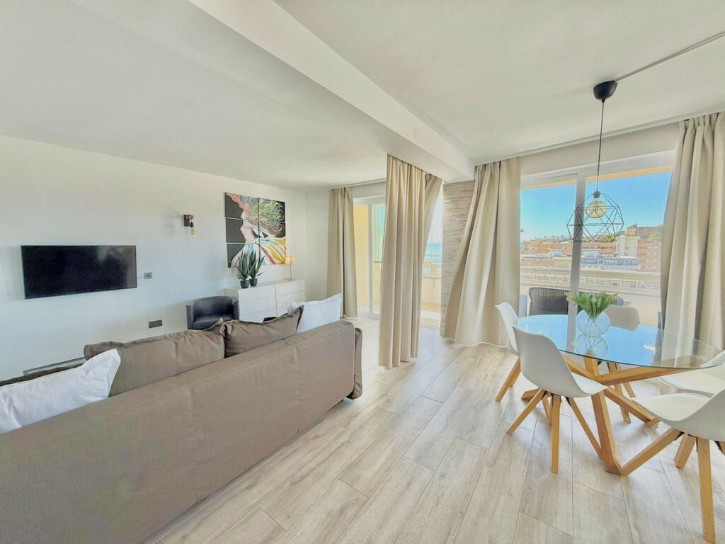 Middle Floor Apartment Fuengirola Málaga - image 3