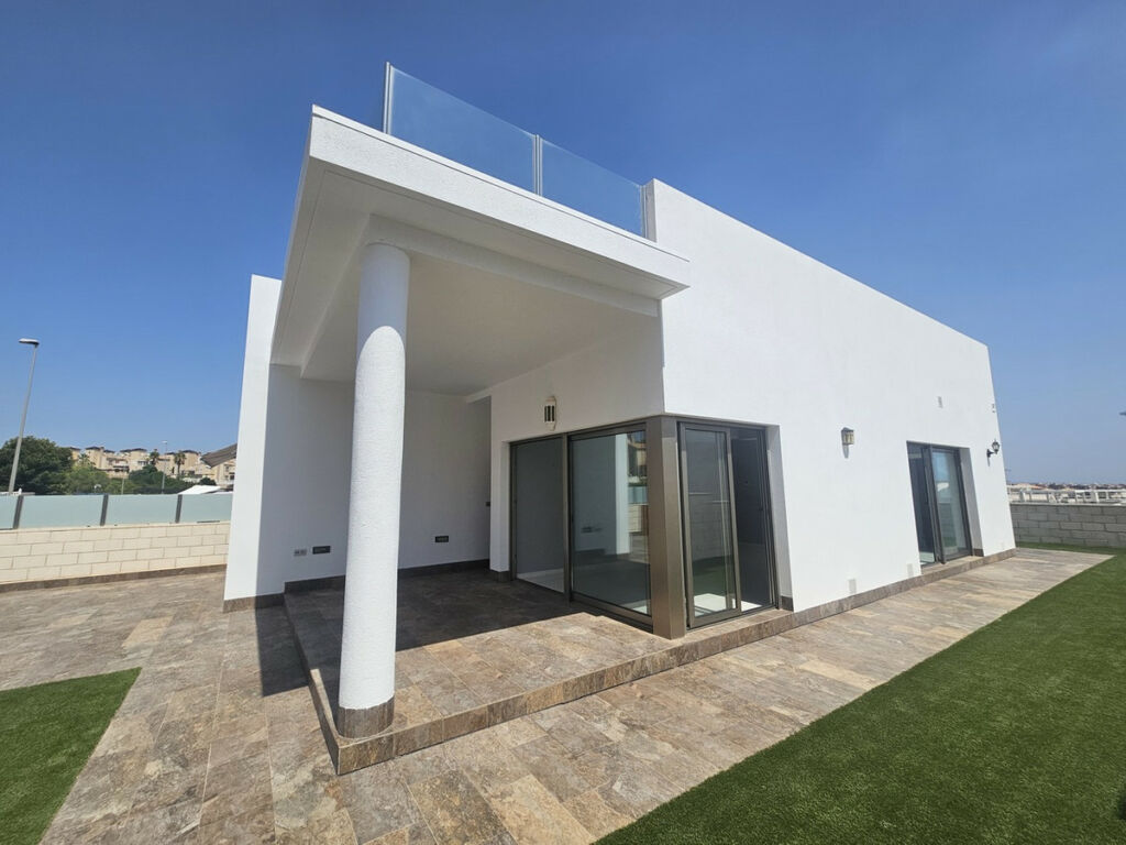Detached Villa Villamartin Alicante - image 4