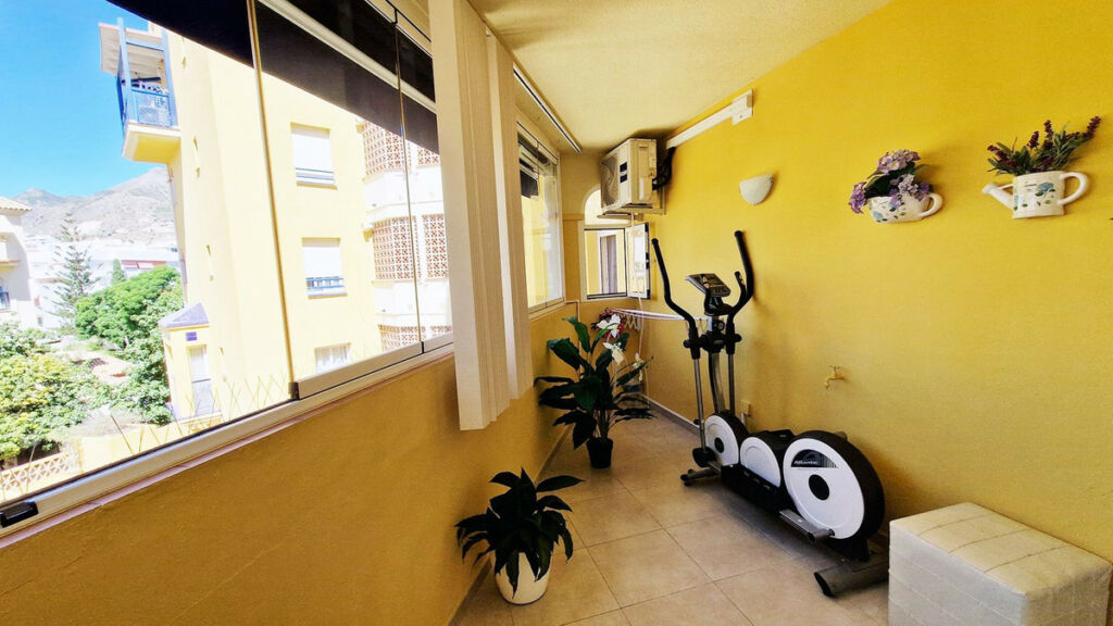 Middle Floor Apartment Benalmadena Málaga - image 3