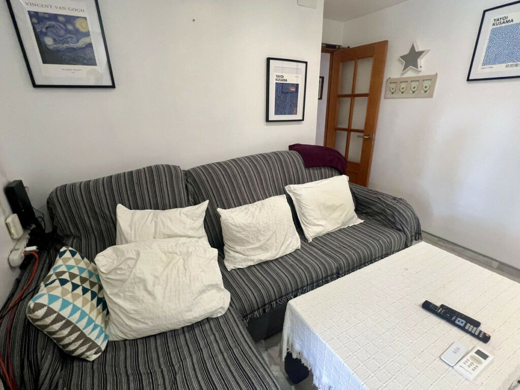 Middle Floor Apartment Estepona Málaga - image 3