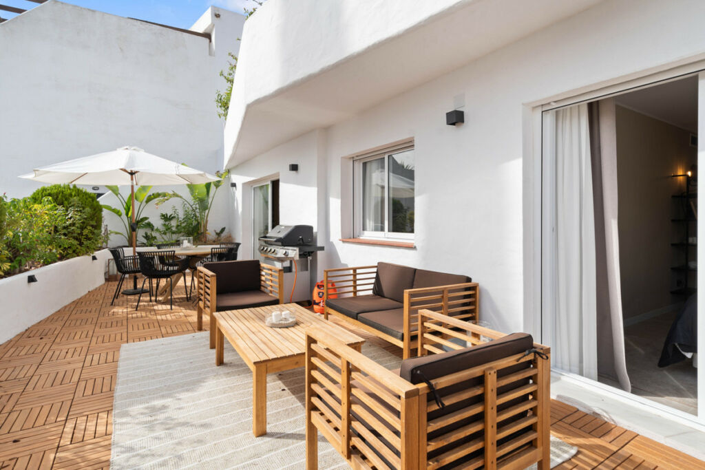Middle Floor Apartment Nueva Andalucía Málaga - image 3