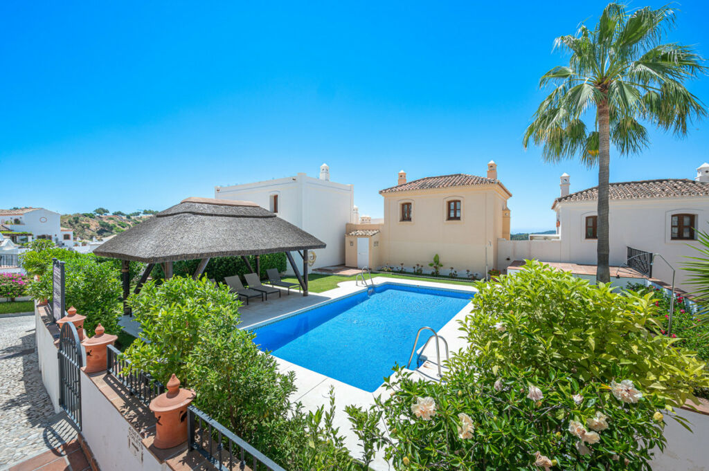 Townhouse Benahavís Málaga - image 3