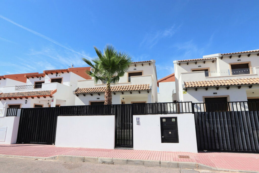 Detached Villa Villamartin Alicante - image 3