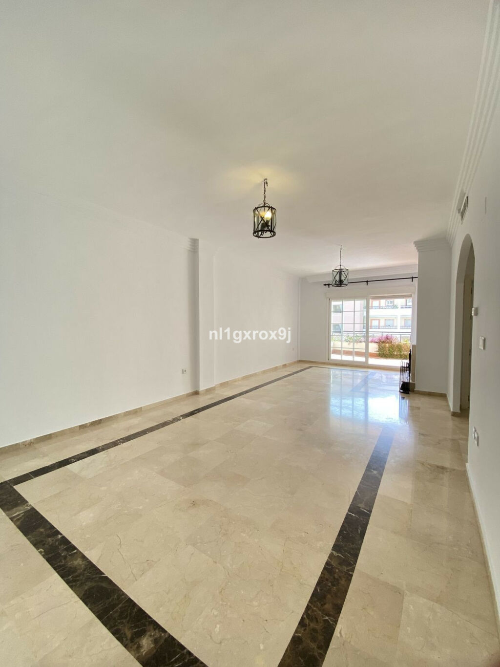 Middle Floor Apartment Nueva Andalucía Málaga - image 2