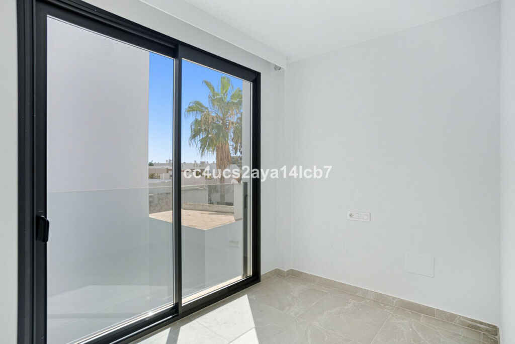 Middle Floor Apartment La Cala de Mijas Málaga - image 3