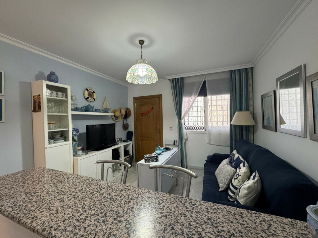 Middle Floor Apartment Fuengirola Málaga - image 3