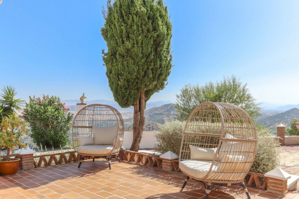 Detached Villa Guaro Málaga - image 3