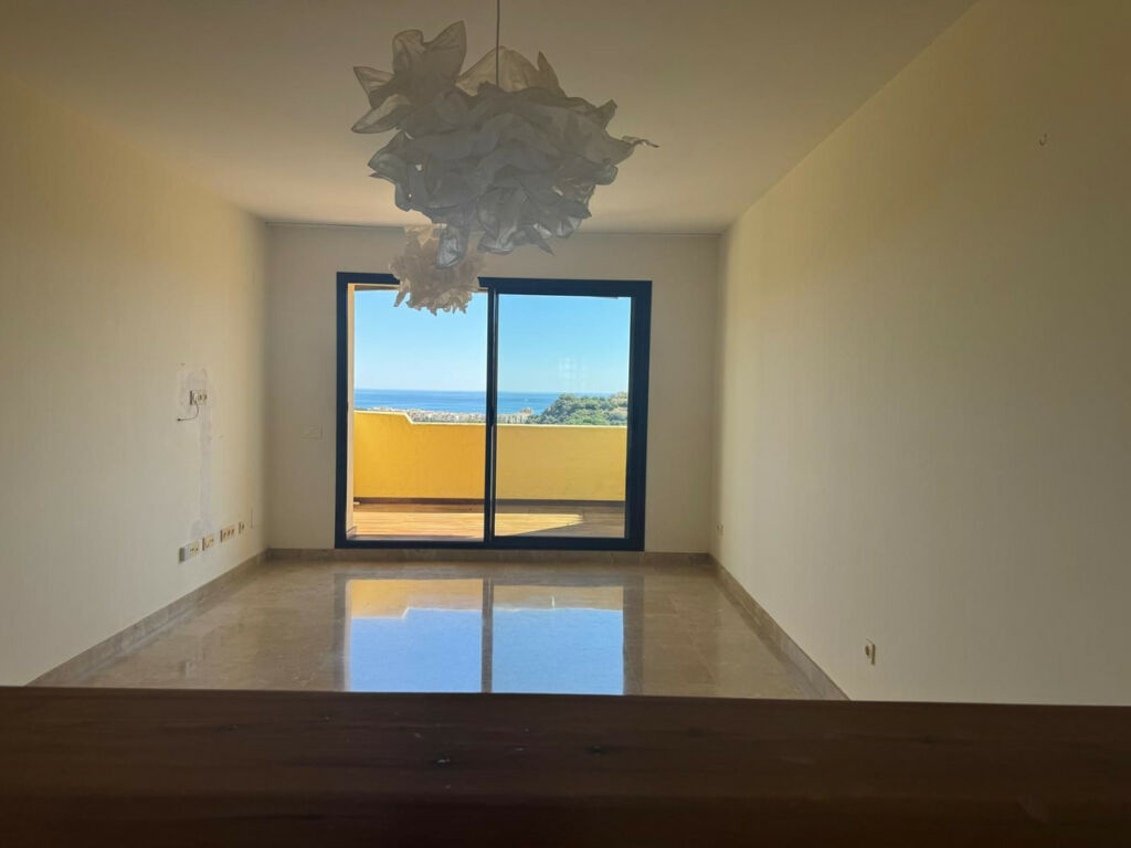 Middle Floor Apartment Manilva Málaga - image 3