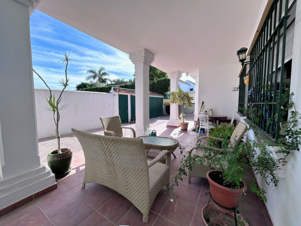 Detached Villa San Pedro de Alcántara Málaga - image 3